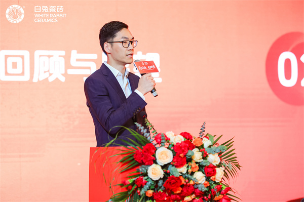 4旭日集團銷售運營中心副總經理，馬賽克、OEM銷售中心總經理丁雄翔.JPG